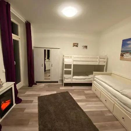 N A U T I C A - Ruhige Maritime Ferienwohnung Mit Balkon Familienfreundlich * Rostock