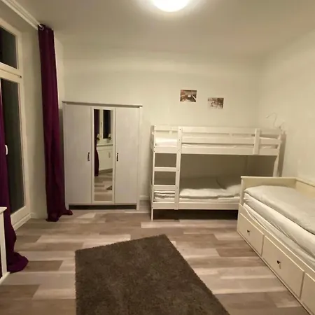 N A U T I C A - Ruhige Maritime Ferienwohnung Mit Balkon Familienfreundlich * Rostock